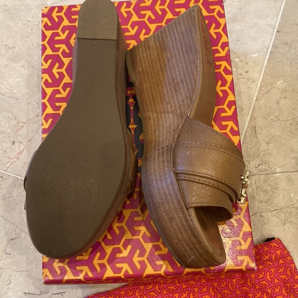 Authentic Tory Burch sandals shoes in tan💗comes with original dust bag & box💗 - Picture 3 of 7